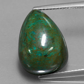 15.79カラットの天然マルチカラークリソコラ（16.7×12.8 mm・洋梨の形）