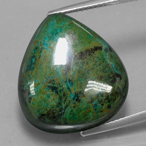 25.83カラットの天然マルチカラークリソコラ（19.3×17.7 mm・洋梨の形）