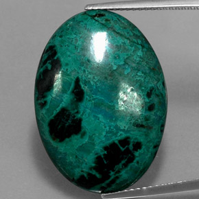 20.62カラットの天然マルチカラークリソコラ（25.1×18.1 mm・オーバルカット）