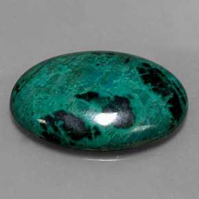 20.62カラットの天然マルチカラークリソコラ（25.1×18.1 mm・オーバルカット）