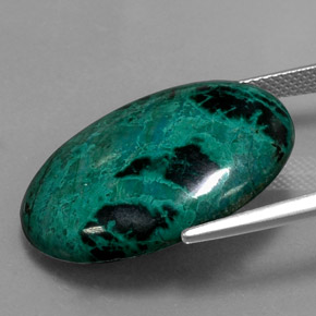 20.62カラットの天然マルチカラークリソコラ（25.1×18.1 mm・オーバルカット）