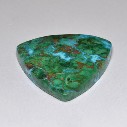 6.62カラットの天然マルチカラークリソコラ（16.3×16.3 mm・トリリアント）