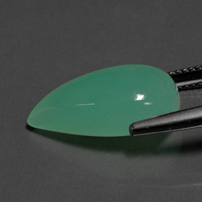 9.38カラットの天然グリーンクリソプレーズ（19.4×10.5 mm・洋梨の形）