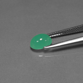 1.57カラットの天然グリーンクリソプレーズ（8×6 mm・透明）