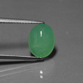 2.61カラットの天然グリーンクリソプレーズ（10.2×7.9 mm・透明）