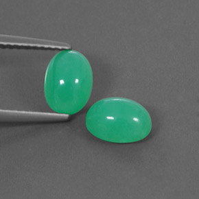 カラットの天然グリーンクリソプレーズ（7.2×5.2 mm・透明）