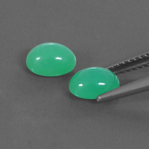 カラットの天然グリーンクリソプレーズ（7.2×5.2 mm・透明）