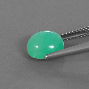 2.83カラットの天然グリーンクリソプレーズ（8.9×8 mm・オーバルカット）