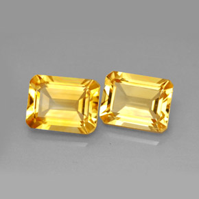 カラットの天然ゴールデンイエローシトリン（8.8×6.8 mm・エメラルドカット）