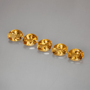 カラットの天然ゴールデンイエローシトリン（8.9×7 mm・オーバルカット）