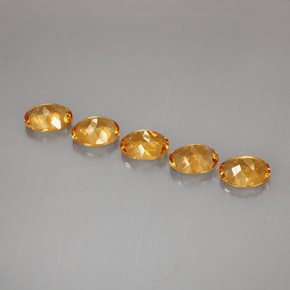 カラットの天然ゴールデンイエローシトリン（8.9×7 mm・オーバルカット）