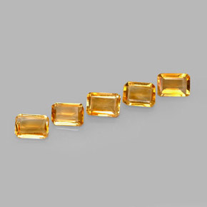 カラットの天然ゴールデンイエローシトリン（7.1×5 mm・エメラルドカット）