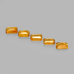 カラットの天然ゴールデンイエローシトリン（7.1×5 mm・エメラルドカット）