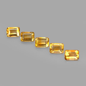 カラットの天然ゴールデンイエローシトリン（7.1×5.1 mm・エメラルドカット）