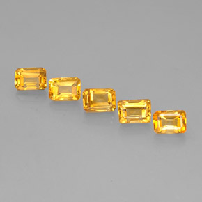 カラットの天然ゴールデンイエローシトリン（7×5.1 mm・エメラルドカット）