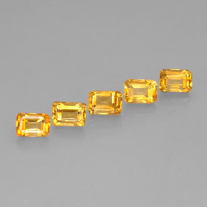 カラットの天然ゴールデンイエローシトリン（7×5.1 mm・エメラルドカット）