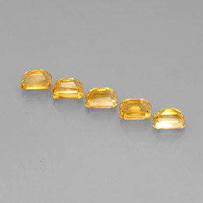 カラットの天然ゴールデンイエローシトリン（7×5.1 mm・エメラルドカット）