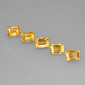 カラットの天然ゴールデンイエローシトリン（7×5 mm・エメラルドカット）