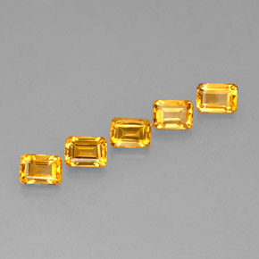 カラットの天然ゴールデンイエローシトリン（6.9×5 mm・エメラルドカット）