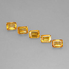 4.64カラットの天然ゴールデンイエローシトリン（7.2×5.3 mm・エメラルドカット）