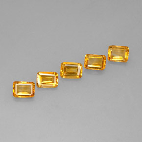 4.64カラットの天然ゴールデンイエローシトリン（7.2×5.3 mm・エメラルドカット）