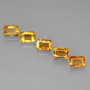 カラットの天然ゴールデンイエローシトリン（7.1×5.1 mm・エメラルドカット）