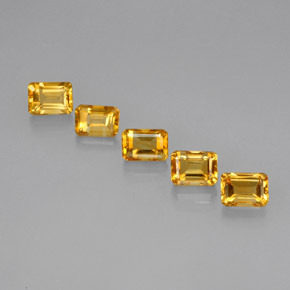 5.77カラットの天然ゴールデンイエローシトリン（7×5.1 mm・エメラルドカット）
