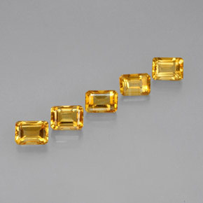 5.77カラットの天然ゴールデンイエローシトリン（7×5.1 mm・エメラルドカット）
