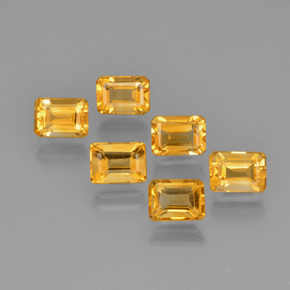 6.92カラットの天然ゴールデンイエローシトリン（7.1×5.1 mm・エメラルドカット）