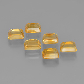 6.92カラットの天然ゴールデンイエローシトリン（7.1×5.1 mm・エメラルドカット）