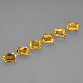 カラットの天然ゴールデンイエローシトリン（6.8×5.1 mm・エメラルドカット）