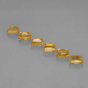 カラットの天然ゴールデンイエローシトリン（6.8×5.1 mm・エメラルドカット）