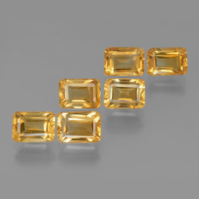 6.92カラットの天然Orange-Gold シトリン（7.1×5.1 mm・エメラルドカット）