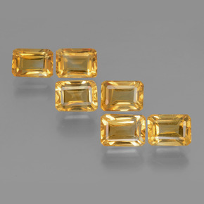 6.92カラットの天然Orange-Gold シトリン（7.1×5.1 mm・エメラルドカット）