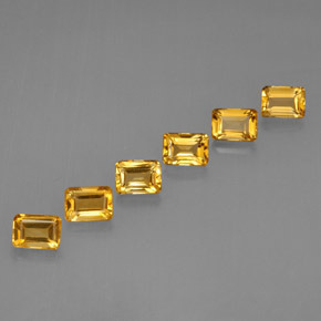 カラットの天然ゴールデンイエローシトリン（7.2×5.1 mm・エメラルドカット）