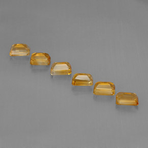 カラットの天然ゴールデンイエローシトリン（7.2×5.1 mm・エメラルドカット）