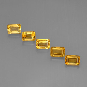 カラットの天然ゴールデンイエローシトリン（7.1×5 mm・エメラルドカット）