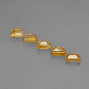 カラットの天然ゴールデンイエローシトリン（7.1×5 mm・エメラルドカット）