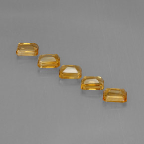 5.40カラットの天然オレンジゴールドシトリン（6.9×5.1 mm・エメラルドカット）