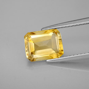 1.99カラットの天然ゴールデンイエローシトリン（8.7×6.8 mm・エメラルドカット）