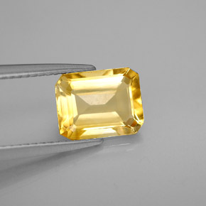 1.99カラットの天然ゴールデンイエローシトリン（8.7×6.8 mm・エメラルドカット）