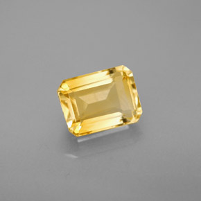1.75カラットの天然ゴールデンイエローシトリン（8×6 mm・エメラルドカット）