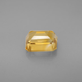 1.75カラットの天然ゴールデンイエローシトリン（8×6 mm・エメラルドカット）