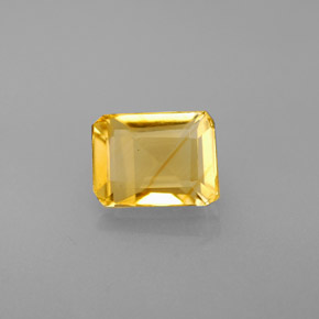 1.71カラットの天然ゴールデンイエローシトリン（8×6 mm・エメラルドカット）