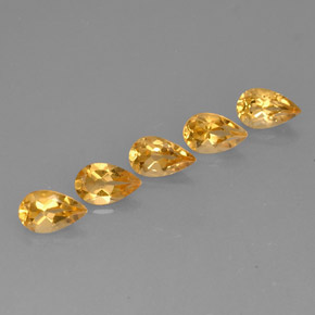 カラットの天然ゴールデンイエローシトリン（7.9×5 mm・洋梨の形）