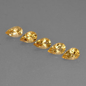 カラットの天然ゴールデンイエローシトリン（8×5.1 mm・洋梨の形）