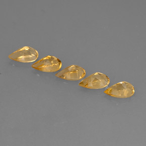 カラットの天然ゴールデンイエローシトリン（8×5.1 mm・洋梨の形）