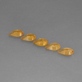 カラットの天然ゴールデンイエローシトリン（8×5 mm・洋梨の形）