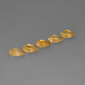 カラットの天然ゴールデンイエローシトリン（8×5.1 mm・洋梨の形）