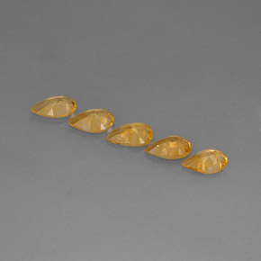 カラットの天然ゴールデンイエローシトリン（7.7×5 mm・洋梨の形）